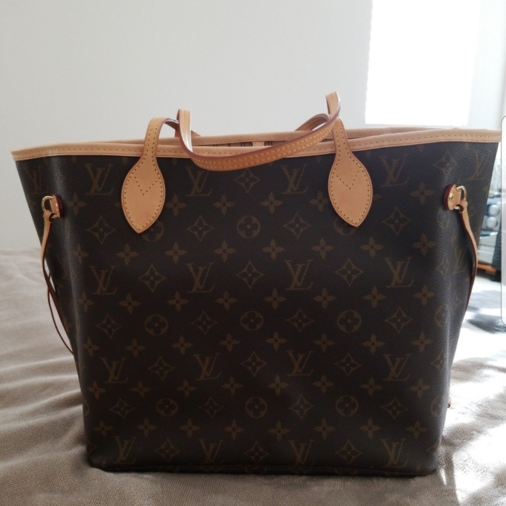 SOLD - Louis Vuitton Neverfull MM